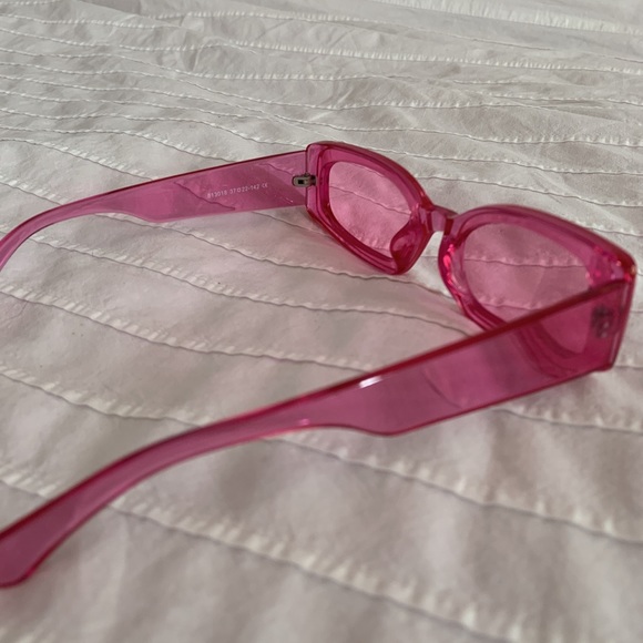 PINK HOT GIRL SUNGLASSES - Picture 3 of 3